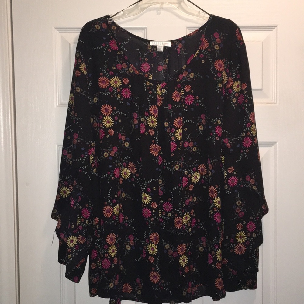 NWOT Floral blouse with flowy open sleeves